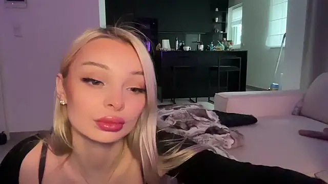 Snapshot of HannaXLove chatting on February 1, 2026, 3:10 pm HannaXLove online show from February 1, 2026, 3:10 pm