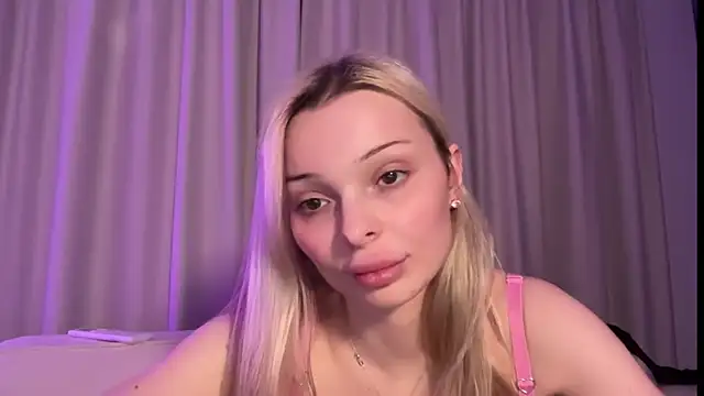 Snapshot of HannaXLove chatting on February 25, 2026, 9:02 pm HannaXLove online show from February 25, 2026, 9:02 pm