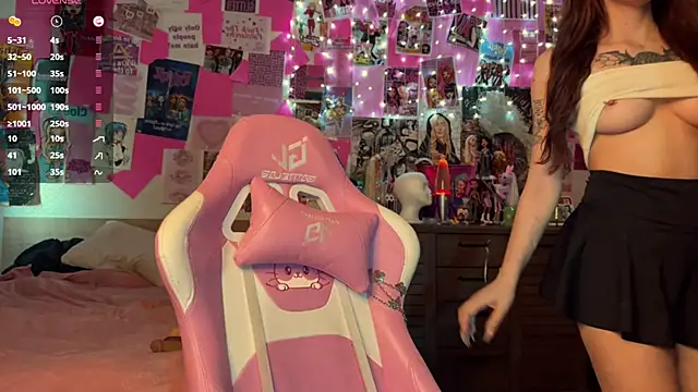 boobsybootie online show from September 30, 2025, 4:28 am