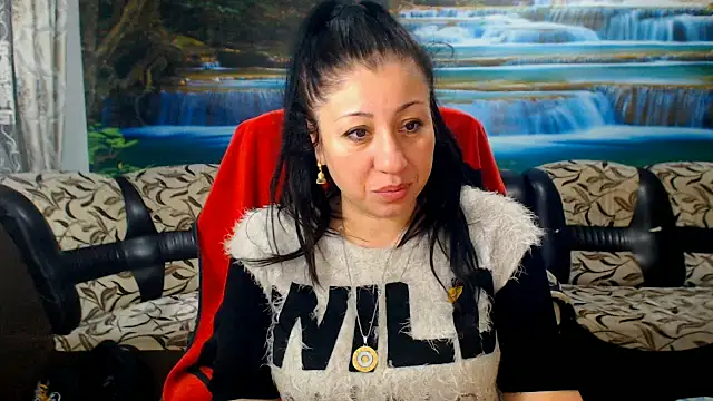 Snapshot of MoistMady chatting on April 3, 2026, 3:37 am MoistMady online show from April 3, 2026, 3:37 am