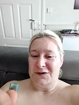 Snapshot of GeileEstelle chatting on March 12, 2025, 1:40 pm GeileEstelle online show from March 12, 2025, 1:40 pm