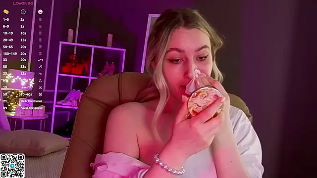 Snapshot of elinanortas chatting on March 5, 2025, 4:13 am elinanortas online show from March 5, 2025, 4:13 am