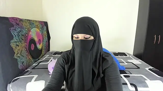 Snapshot of evelyn__salah chatting on July 12, 2026, 12:23 am evelyn salah online show from July 12, 2026, 12:23 am