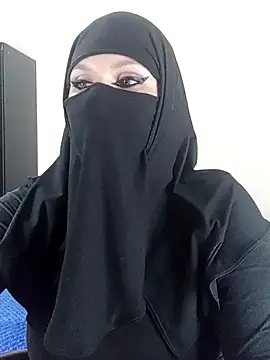 Snapshot of evelyn__salah chatting on July 18, 2026, 2:38 am evelyn salah online show from July 18, 2026, 2:38 am