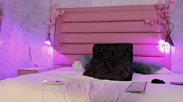 Scarleett 22 online show from December 5, 2025, 8:05 pm