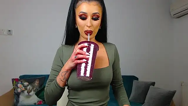 SaraDaisy online show from February 28, 2025, 8:18 pm