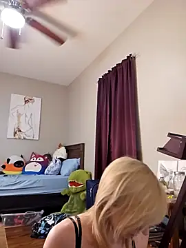 AmethystFoxx online show from March 18, 2025, 1:10 am