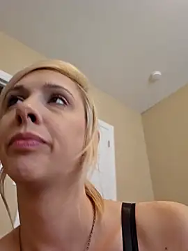 AmethystFoxx online show from October 5, 2025, 5:44 pm