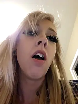 AmethystFoxx online show from November 16, 2025, 10:37 pm