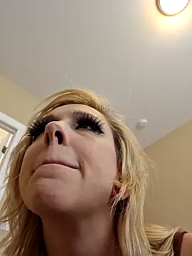 AmethystFoxx online show from April 26, 2026, 6:16 pm