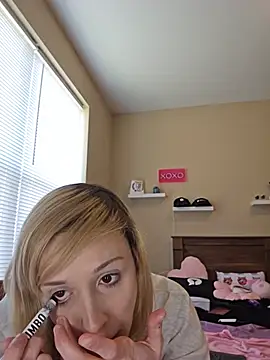AmethystFoxx online show from June 12, 2026, 5:23 pm