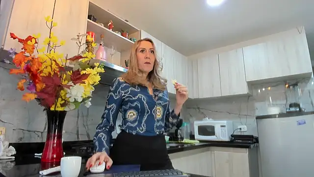 ashleymilf 1 online show from November 10, 2025, 4:17 pm