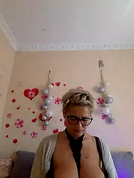 Snapshot of BellaBellaHot chatting on October 5, 2025, 9:40 am BellaBellaHot online show from October 5, 2025, 9:40 am