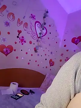 Snapshot of BellaBellaHot chatting on October 13, 2025, 1:33 pm BellaBellaHot online show from October 13, 2025, 1:33 pm