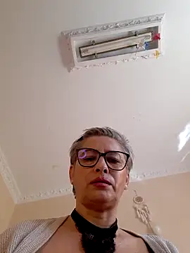 Snapshot of BellaBellaHot chatting on October 28, 2025, 10:08 am BellaBellaHot online show from October 28, 2025, 10:08 am