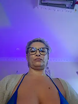 Snapshot of BellaBellaHot chatting on November 25, 2025, 12:38 pm BellaBellaHot online show from November 25, 2025, 12:38 pm