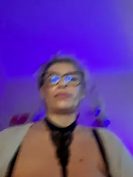 Snapshot of BellaBellaHot chatting on December 1, 2025, 9:25 am BellaBellaHot online show from December 1, 2025, 9:25 am