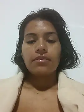 roxanamariahills  online show from April 27, 2026, 3:32 pm