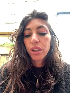 Snapshot of amanilouve chatting on June 10, 2026, 9:41 am amanilouve online show from June 10, 2026, 9:41 am