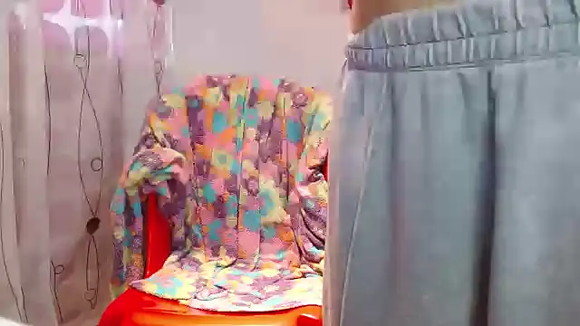 MadisonCambel online show from December 17, 2024, 2:55 pm