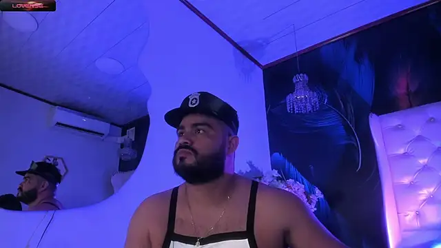 Snapshot of MichaelBear_ chatting on January 4, 2025, 12:16 pm MichaelBear online show from January 4, 2025, 12:16 pm