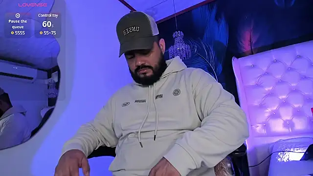 Snapshot of MichaelBear_ chatting on March 4, 2025, 12:33 pm MichaelBear online show from March 4, 2025, 12:33 pm