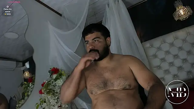 Snapshot of MichaelBear_ chatting on September 15, 2025, 2:28 pm MichaelBear online show from September 15, 2025, 2:28 pm