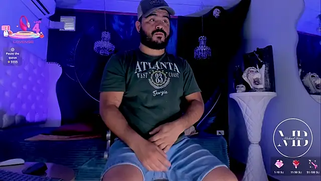 Snapshot of MichaelBear_ chatting on October 29, 2025, 2:41 pm MichaelBear online show from October 29, 2025, 2:41 pm