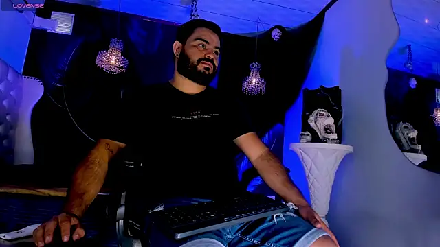 Snapshot of MichaelBear_ chatting on October 30, 2025, 1:34 pm MichaelBear online show from October 30, 2025, 1:34 pm