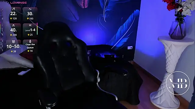 Snapshot of MichaelBear_ chatting on November 8, 2025, 1:22 pm MichaelBear online show from November 8, 2025, 1:22 pm