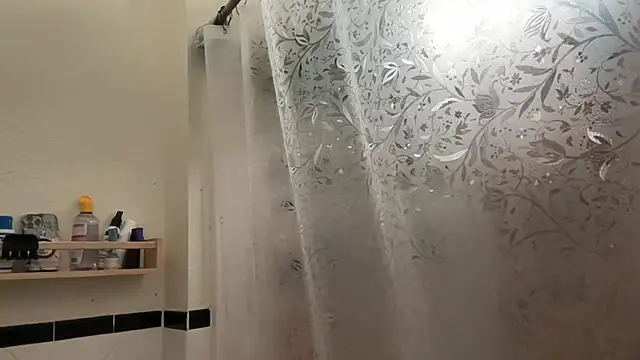 dreamyriri online show from March 4, 2026, 9:54 pm