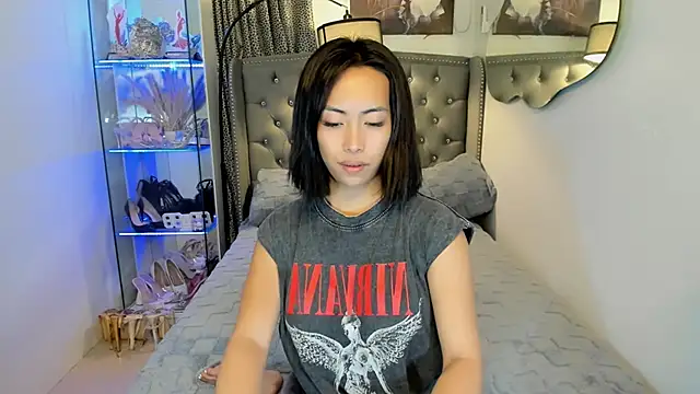 reighnempress online show from November 26, 2025, 4:57 am