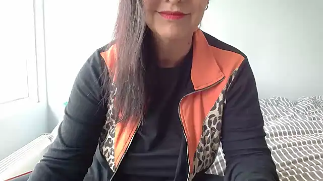 Snapshot of Linda1975 chatting on June 15, 2026, 12:07 pm Linda1975 online show from June 15, 2026, 12:07 pm