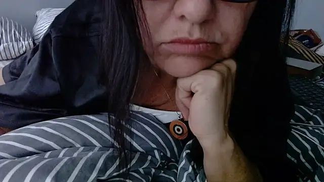 Snapshot of Linda1975 chatting on June 16, 2026, 6:27 am Linda1975 online show from June 16, 2026, 6:27 am
