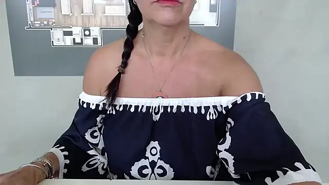 Snapshot of Linda1975 chatting on July 30, 2026, 12:48 pm Linda1975 online show from July 30, 2026, 12:48 pm