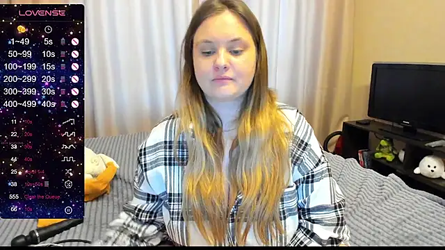 Snapshot of AlanaBrox chatting on February 12, 2025, 12:33 pm AlanaBrox online show from February 12, 2025, 12:33 pm