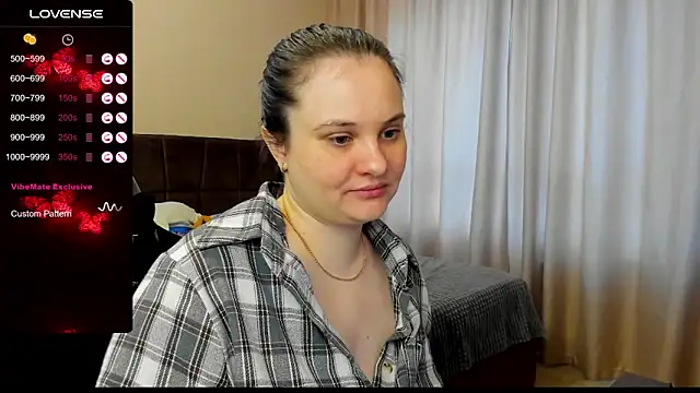 Snapshot of AlanaBrox chatting on November 8, 2025, 7:30 am AlanaBrox online show from November 8, 2025, 7:30 am