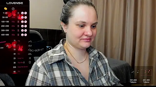 Snapshot of AlanaBrox chatting on November 24, 2025, 2:39 pm AlanaBrox online show from November 24, 2025, 2:39 pm