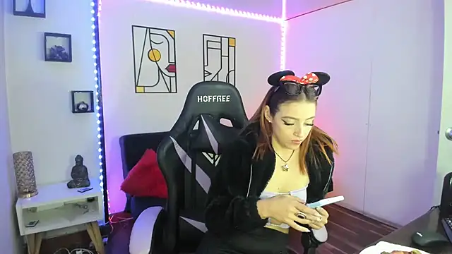 Snapshot of kay_marie chatting on January 17, 2025, 5:21 am kay marie online show from January 17, 2025, 5:21 am