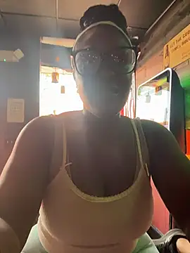 Snapshot of TilaTotti chatting on July 22, 2026, 10:23 pm TilaTotti online show from July 22, 2026, 10:23 pm