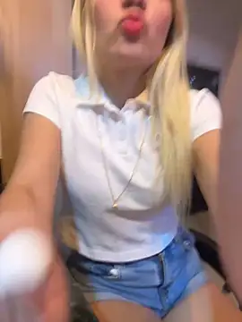 Snapshot of Sarita-candy chatting on January 25, 2025, 12:48 am Sarita-candy online show from January 25, 2025, 12:48 am