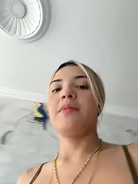 Snapshot of Sarita-candy chatting on February 17, 2025, 3:42 pm Sarita-candy online show from February 17, 2025, 3:42 pm