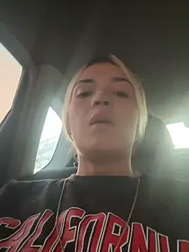 Snapshot of Sarita-candy chatting on February 24, 2025, 10:58 pm Sarita-candy online show from February 24, 2025, 10:58 pm