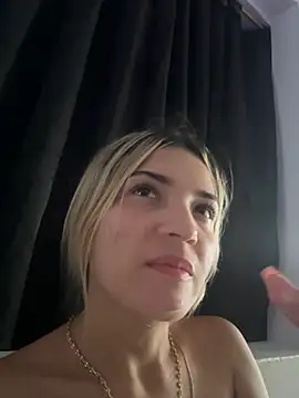 Snapshot of Sarita-candy chatting on February 25, 2025, 9:46 pm Sarita-candy online show from February 25, 2025, 9:46 pm