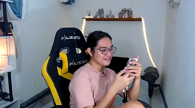 Snapshot of MarieLoveGlamorous chatting on February 16, 2025, 3:05 pm MarieLoveGlamorous online show from February 16, 2025, 3:05 pm