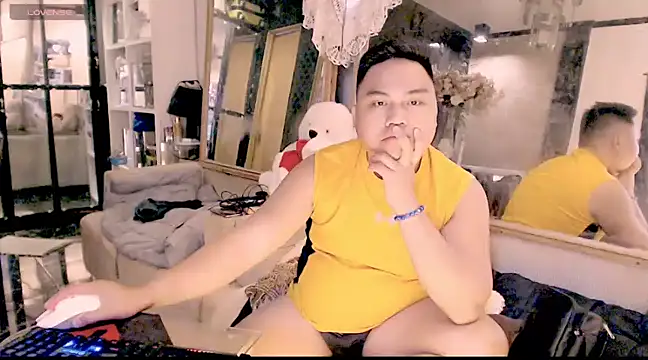 Snapshot of Hardking_69 chatting on February 10, 2025, 1:03 am Hardking 69 online show from February 10, 2025, 1:03 am