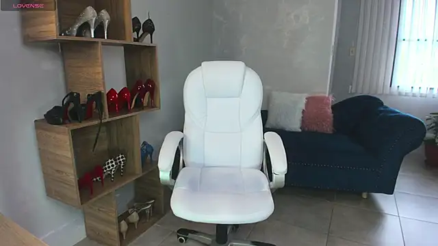 Snapshot of MissRhodes1 chatting on September 8, 2025, 7:57 pm MissRhodes1 online show from September 8, 2025, 7:57 pm