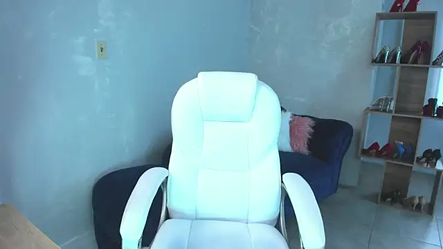 Snapshot of MissRhodes1 chatting on October 30, 2025, 8:09 pm MissRhodes1 online show from October 30, 2025, 8:09 pm