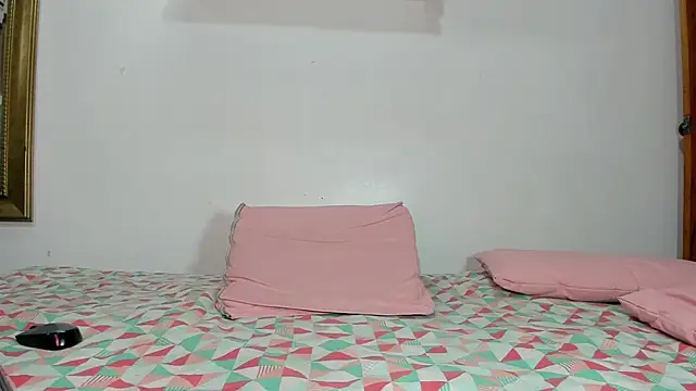 Snapshot of naia_blessed chatting on February 5, 2025, 7:10 pm naia blessed online show from February 5, 2025, 7:10 pm