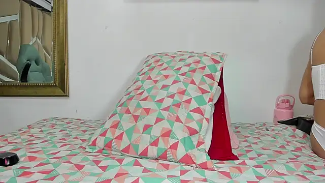 Snapshot of naia_blessed chatting on February 8, 2025, 7:16 pm naia blessed online show from February 8, 2025, 7:16 pm